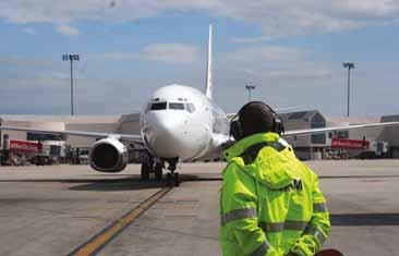 Zračni prostor okoli letališča, sistem imaginarnih ravnin. Navigacijska oprema letališč. Standardni tehnološki postopki delovnih operacij na letališču in v izrednih okoliščinah. Zaščita letališča.