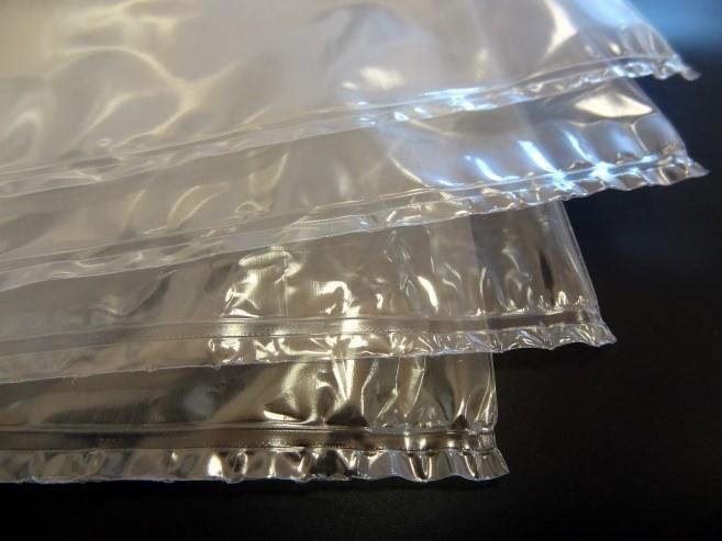 16) 3.2.5 Termokrčljive vrečke za vakuumsko pakiranje Sire smo zapakirali v termokrčljive vrečke za vakuumsko pakiranje (slika 6), da smo preprečili izsuševanje sirov.