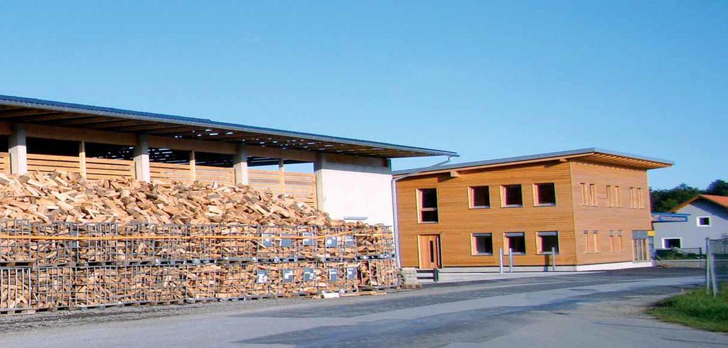 Slika 1: Sodoben biomasni logistični center v Avstriji Vir: Kranjc & Premrl, 2010, str. 23 1.2.2 Tehnične zahteve za BLTC Minimalna oprema za BLTC vključuje (Kranjc & Premrl, 2010, str.