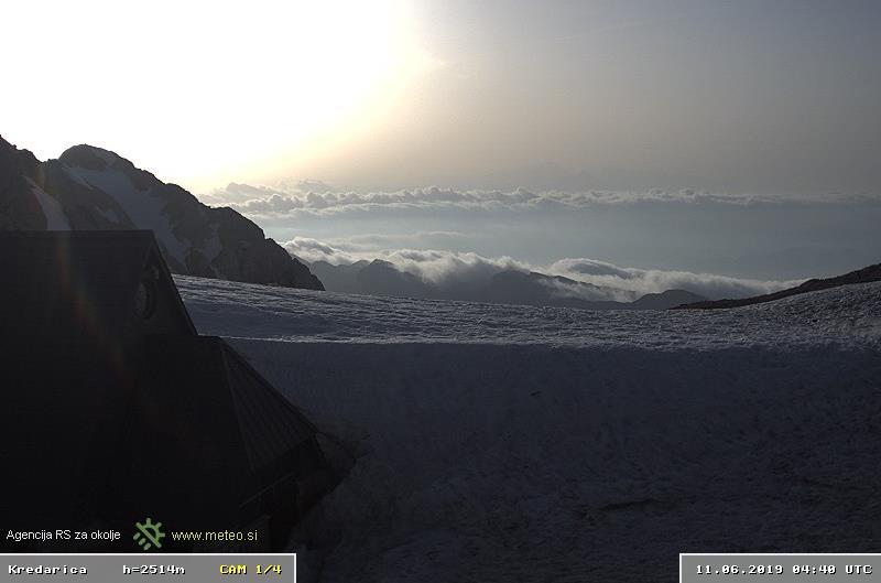 Slika 3. Posnetek vremenske kamere na Kredarici 11. junija ob 6.