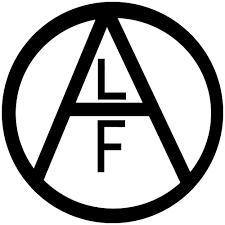 Glede na to, kako je ALF organiziran in kakšno filozofijo zagovarja lahko zaznamo kar nekaj ključnih sorodnosti z anarhizmom in radikalnim feminizmom (Best in Nocella 2005, 17).