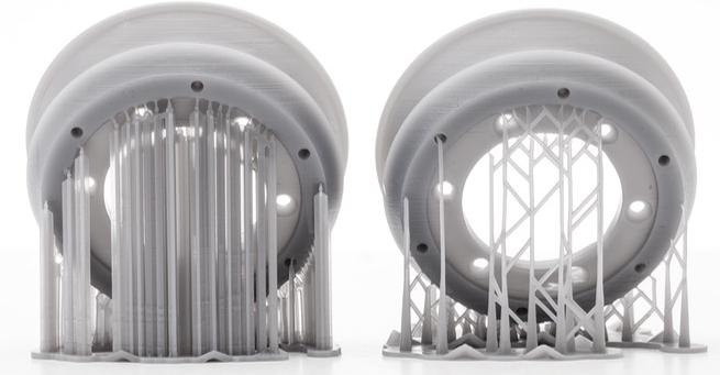 Slika 3: Podporne strukture [12] Podporne strukture se običajno izvajajo z istim materialom kot kos, čeprav obstajajo 3D tiskalniki, ki natisnejo dva materiala: delni in podporni.