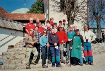 32 Za vsakogar nekaj Izletniπko priljubljena marna gora Janez PotoËnik Po rednem zboru druπtva je bila druga aktivnost v letu 2007 izlet na marno goro.