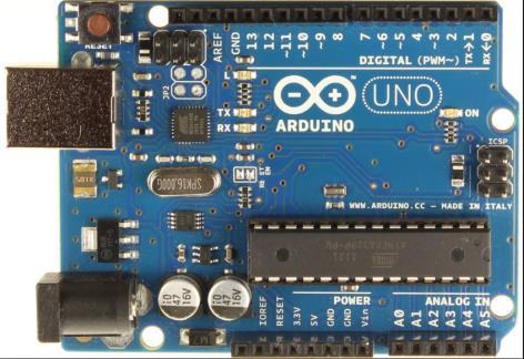 Slika 19: (levo)arduino bluetooth modu (desno) Krmilnik Arduino UNO Bluetooth HC-05 modul moramo priklopiti na krmilnik Arduino.