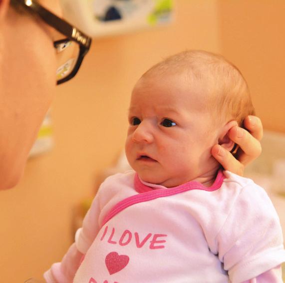 Socialni in čustveni razvoj Stik z očmi Novorojenček je socialno bitje, ki od rojstva dalje kaže večje zanimanje za ljudi kot za druge stvari Slika 9: Refleks hoje.