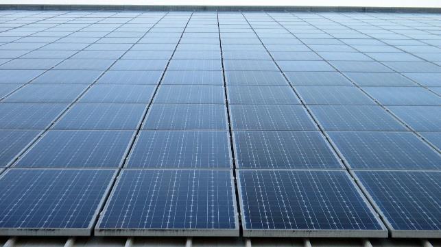 1. Uvod Fotovoltaična tehnologija s pomočjo fotovoltaičnega učinka spremeni sončno energijo (obnovljivi vir) v električno energijo. Oz.